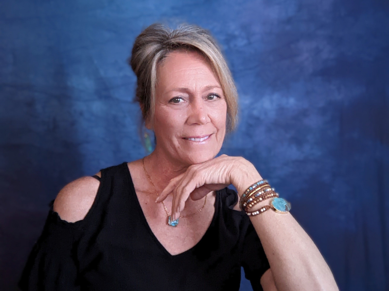 About LA Gonzales - Writer, Author, Creative